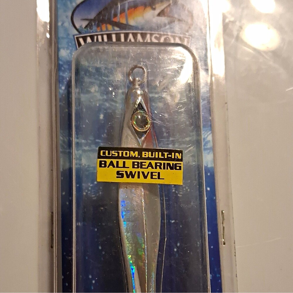 Williamson Gyro Jig 30 Pearl 1 oz Jig w/ Built-In Ball Bearing Swivel